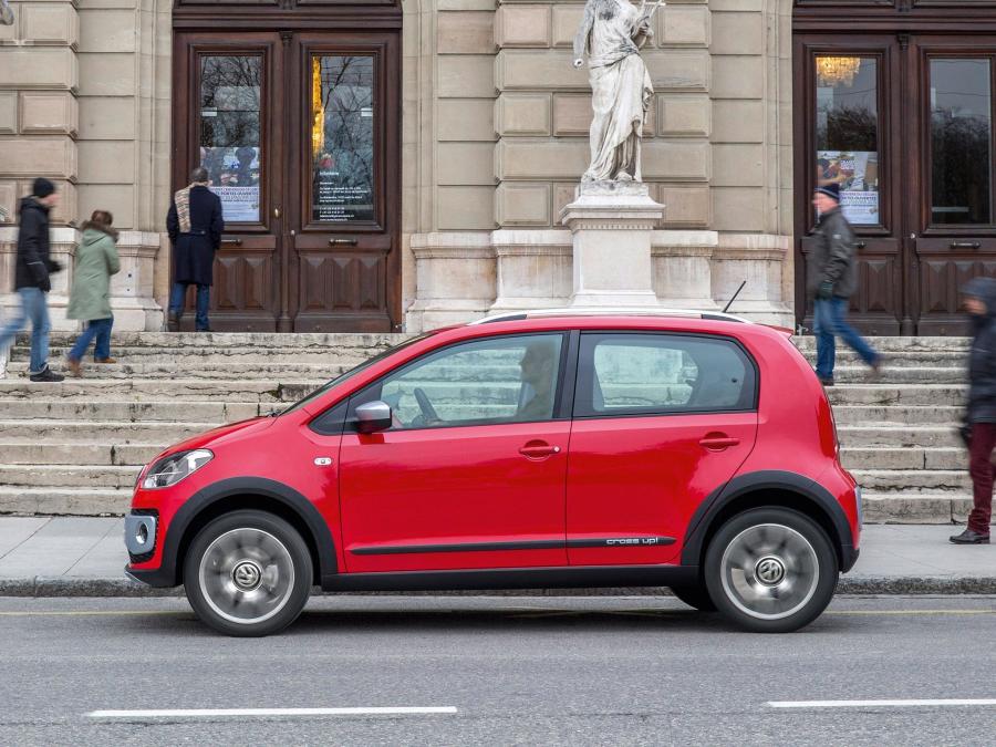  Volkswagen Cross up! 2013 года  (фото 40 из 44)